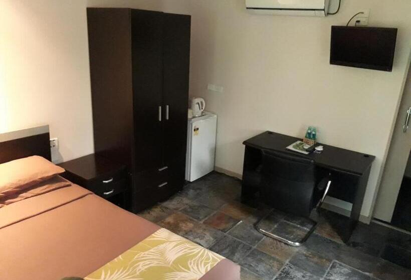 프리미엄 스튜디오, Rainforest Eco Lodge