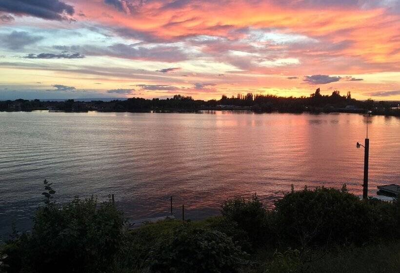 Номер Стандарт 2 Двуспальные Кровати, Lakeshore Inn Waterfront