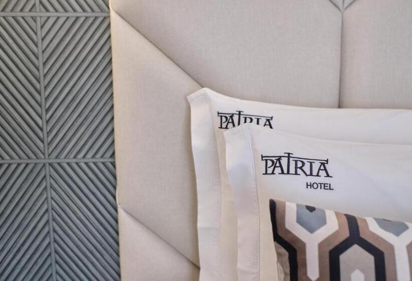 Quarto Familiar, Patria