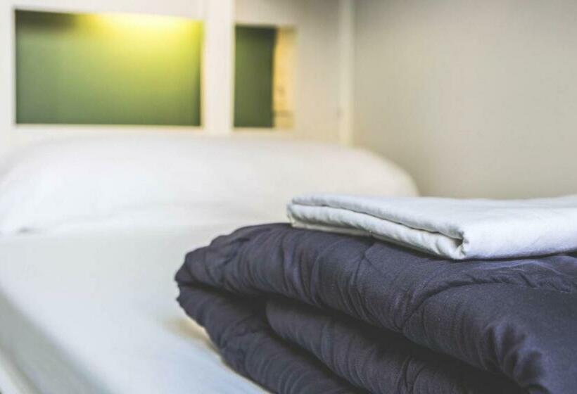 Кровать в Общей Комнате, Sant Jordi Hostels Rock Palace