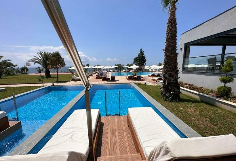 Полулюкс с Бассейном, Seacoast Resort Halkidiki