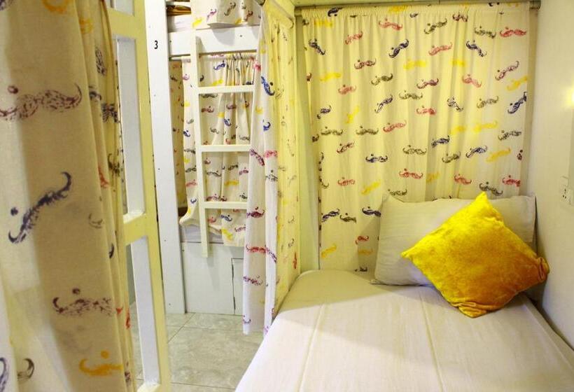 공용 욕실 구비 공동 객실 내의 침대, Moustache Hostel Jaipur