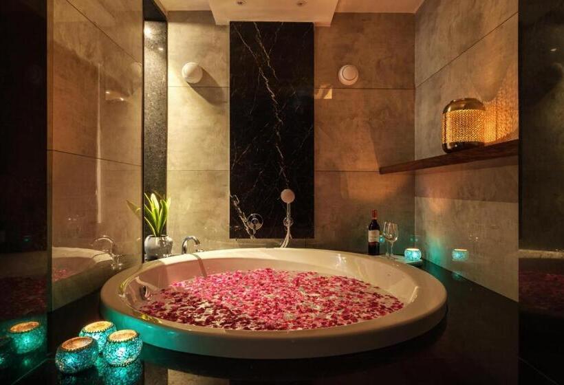 디럭스 룸 킹사이즈 침대, Moustache Hostel Jaipur