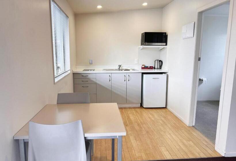 استودیوی استاندارد, Morrinsville Motel