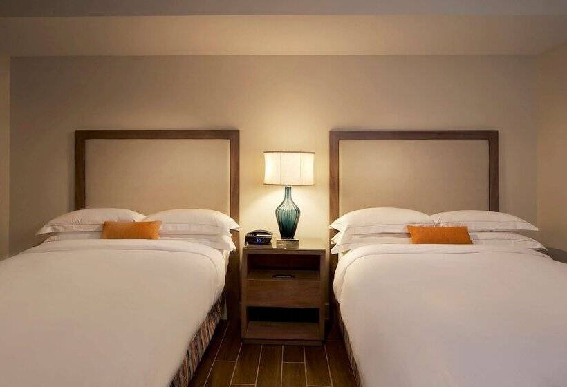 Люкс Адаптированный для Инвалидов, Hilton Grand Vacations Club Ocean Oak Resort Hilton Head