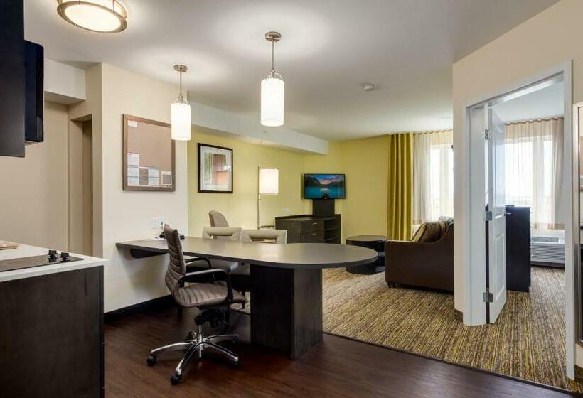 キングサイズベッドのスイートルーム, Park Inn By Radisson, Calgary Airport North, Ab