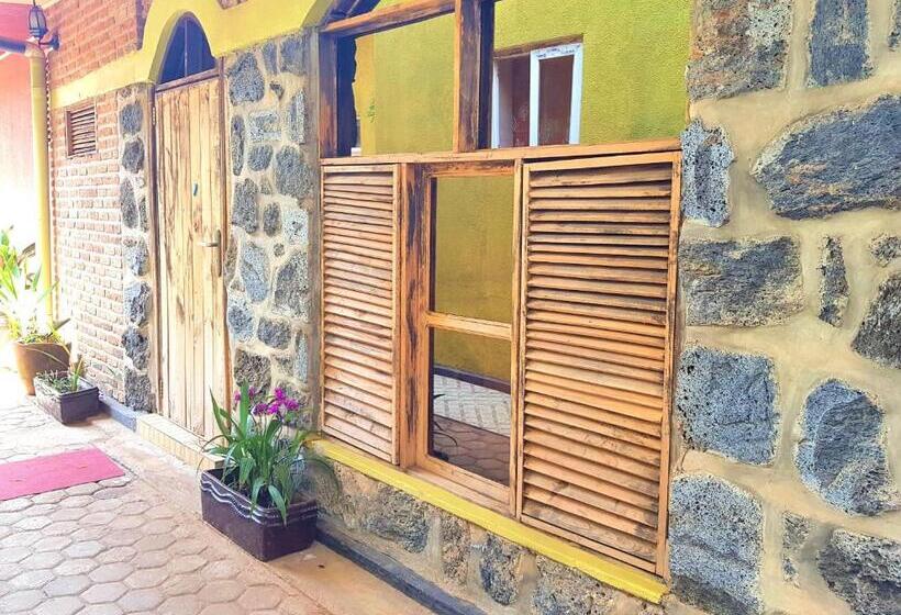 اتاق استاندارد یک نفره, Yambi Guest House