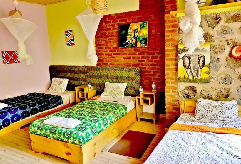 اتاق استاندارد سه نفره, Yambi Guest House