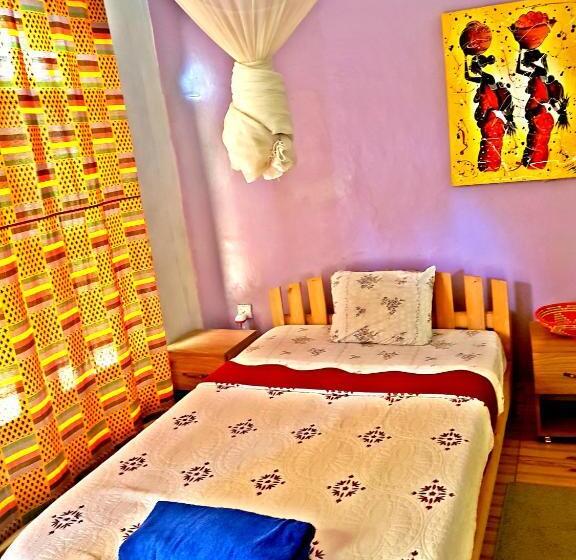 اتاق استاندارد با سرویس بهداشتی مشترک, Yambi Guest House