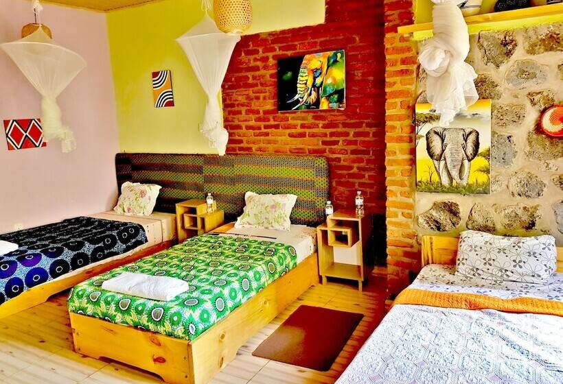 اتاق استاندارد سه نفره, Yambi Guest House