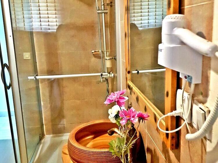 اتاق استاندارد یک نفره, Yambi Guest House