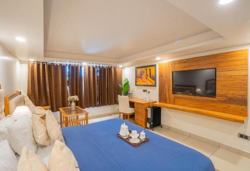 סוויטת ג'וניור עם מרפסת, Perfectstayz Mokshada Suites