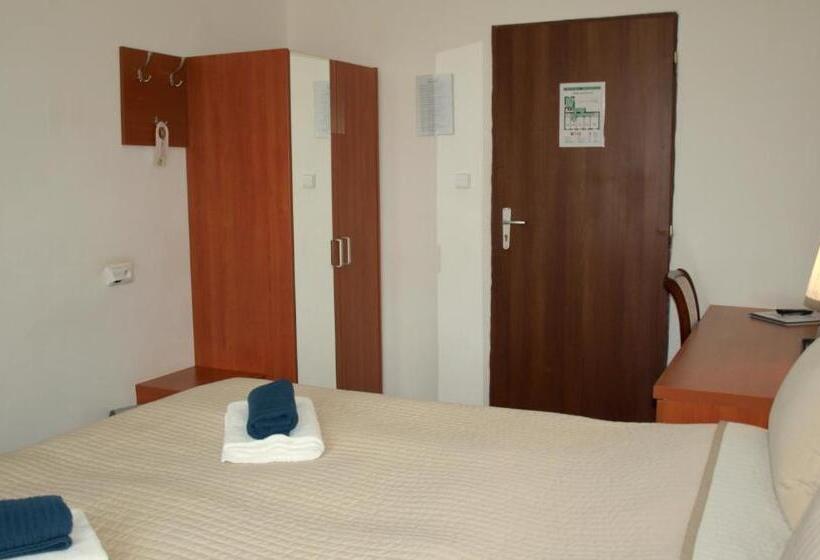 Camera Standard Bagno Condiviso, Pension Village