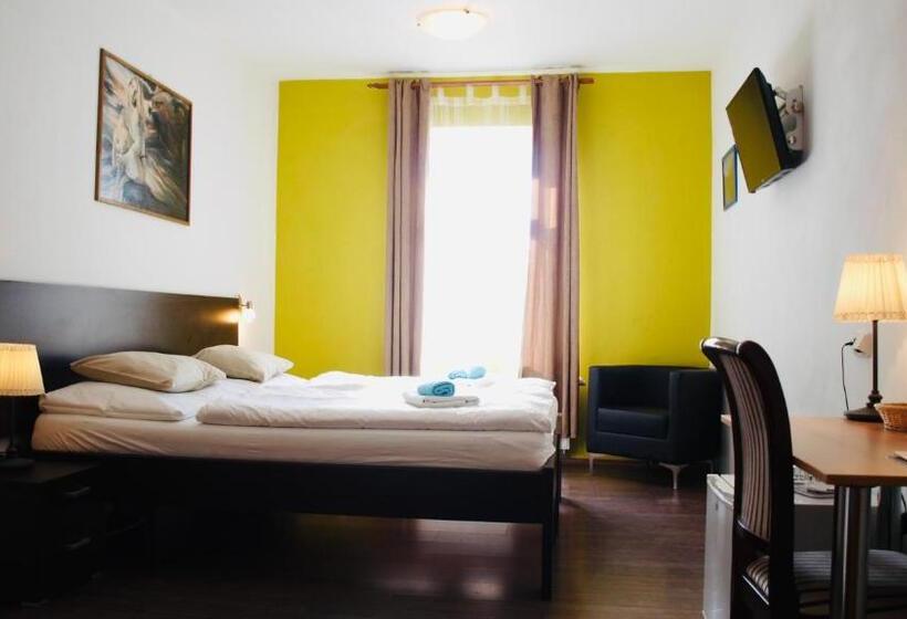 Camera Standard Bagno Condiviso, Pension Village