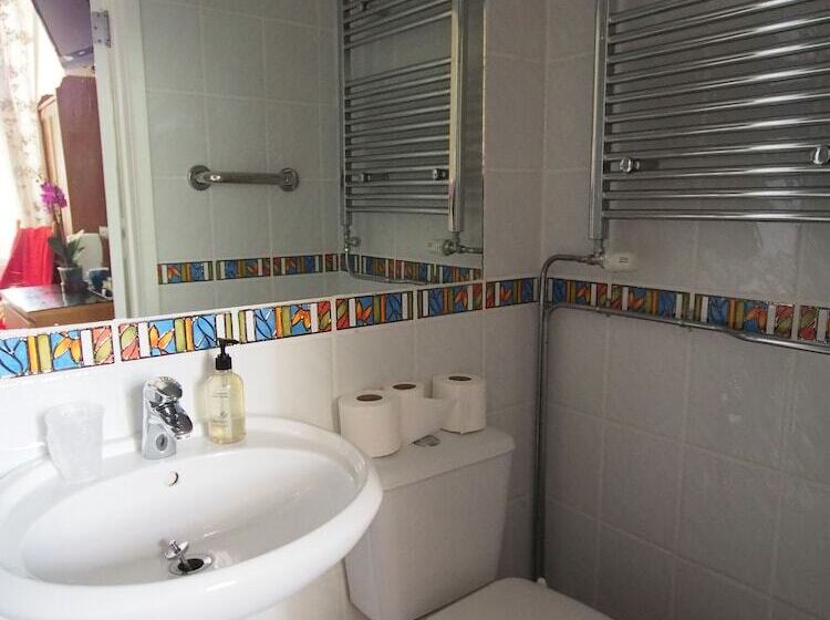 带共用浴室的标准房间, Leonardo S Guest House
