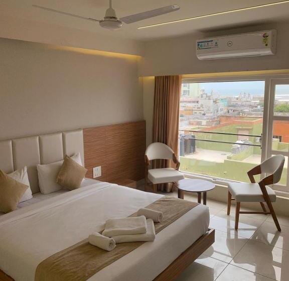اتاق لوکس, Dwarkesh Dwarka