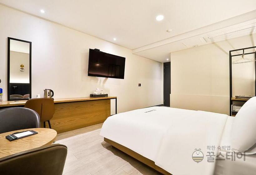 Quarto Estandar, Browndot Hotel Guun