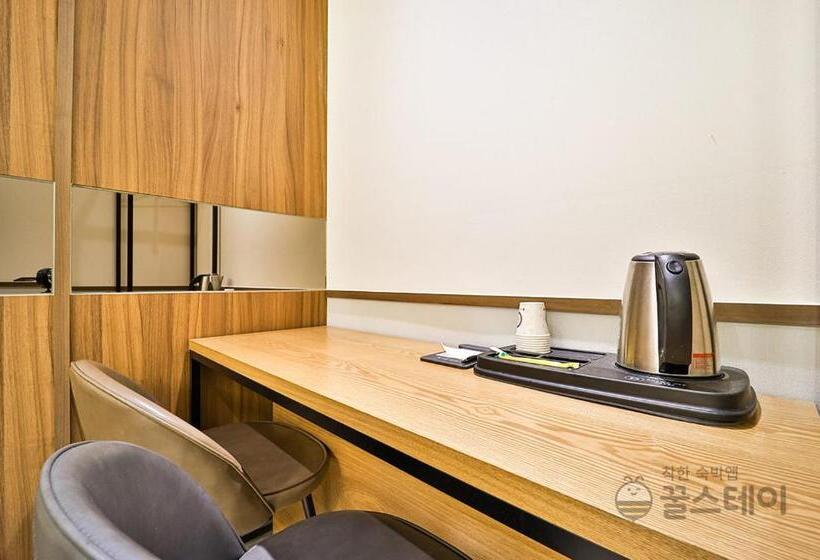 Quarto Estandar, Browndot Hotel Guun