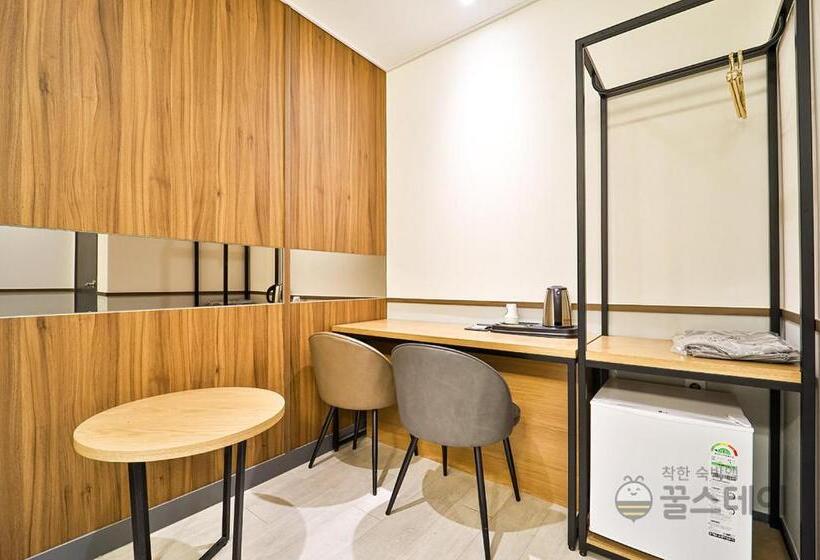 Quarto Estandar, Browndot Hotel Guun