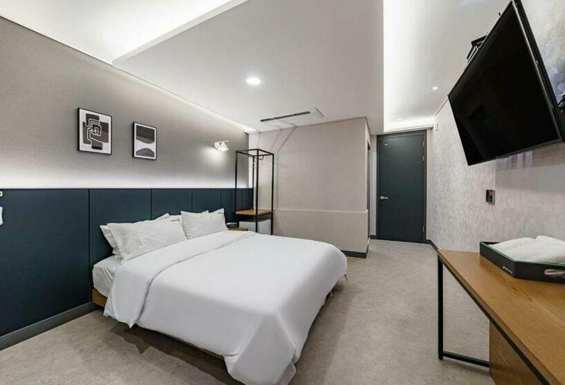 Quarto Estandar, Browndot Hotel Guun