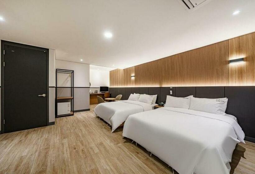 Quarto Estandar, Browndot Hotel Guun