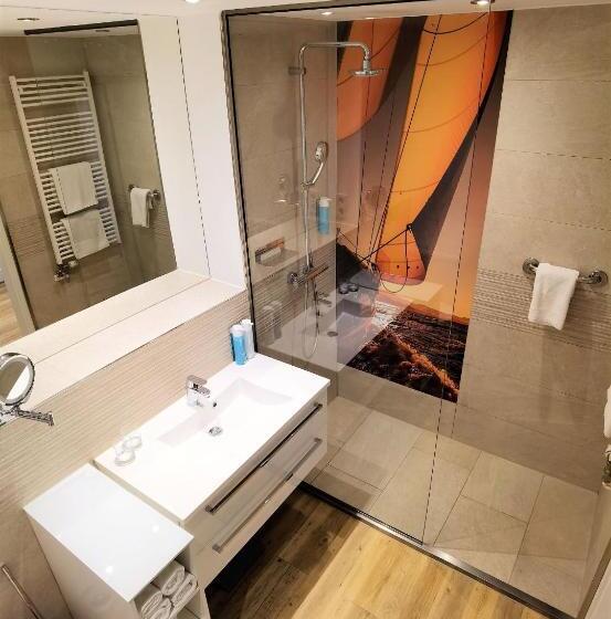 Люкс Боковой Вид на Море, Victoria Suites