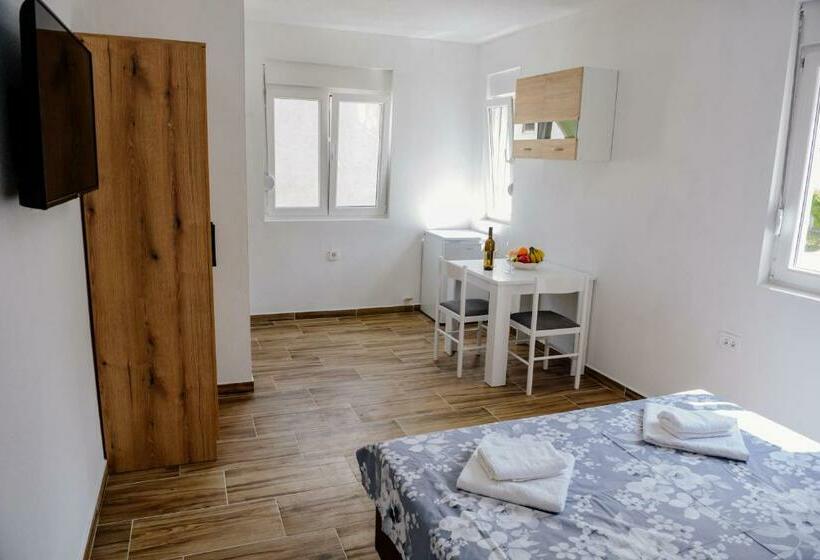 استودیوی استاندارد, Premium Apartments