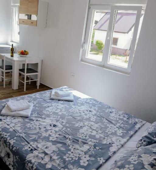 استودیوی استاندارد, Premium Apartments