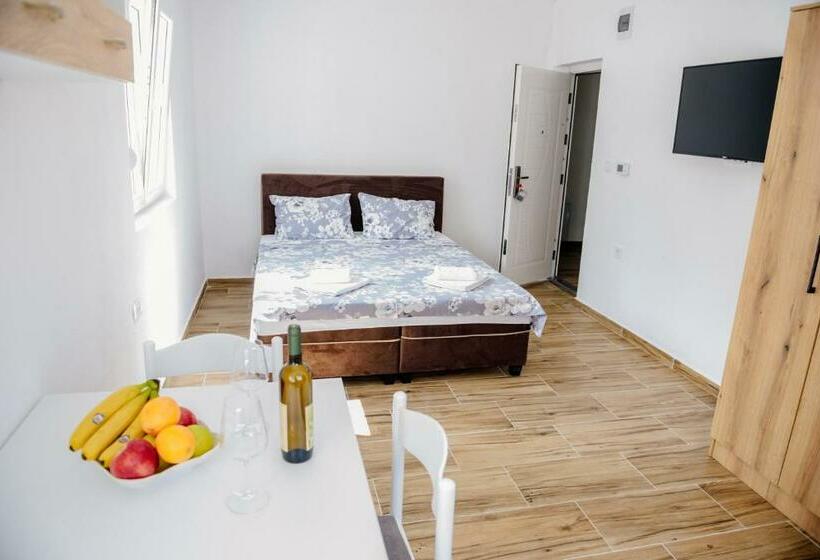 استودیوی استاندارد, Premium Apartments
