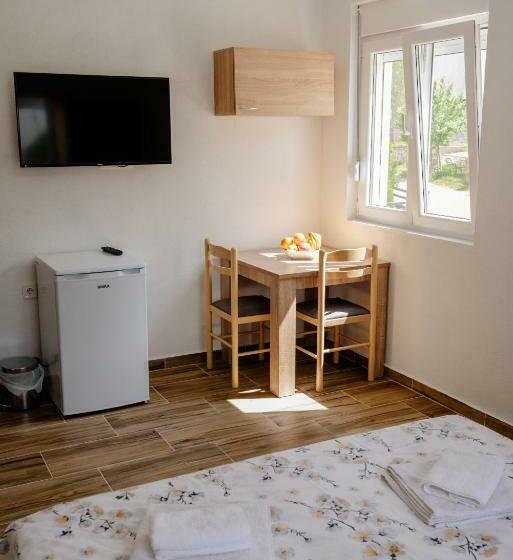 استودیوی استاندارد, Premium Apartments