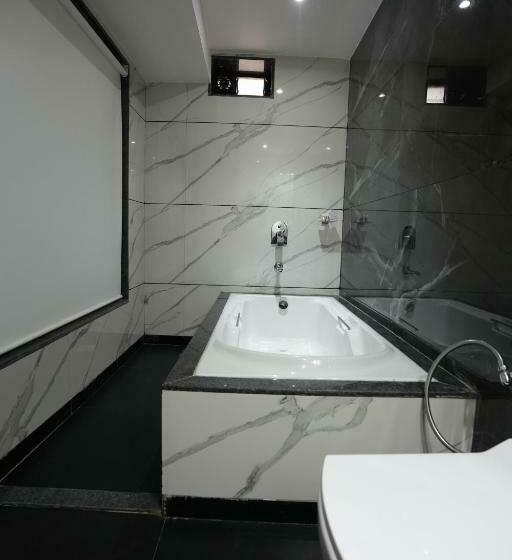 Люкс Deluxe Кровать Кинг, Megh Inn