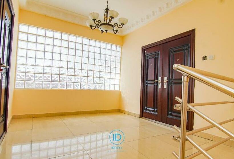 Escritório Estándar, Irofo City Apartments