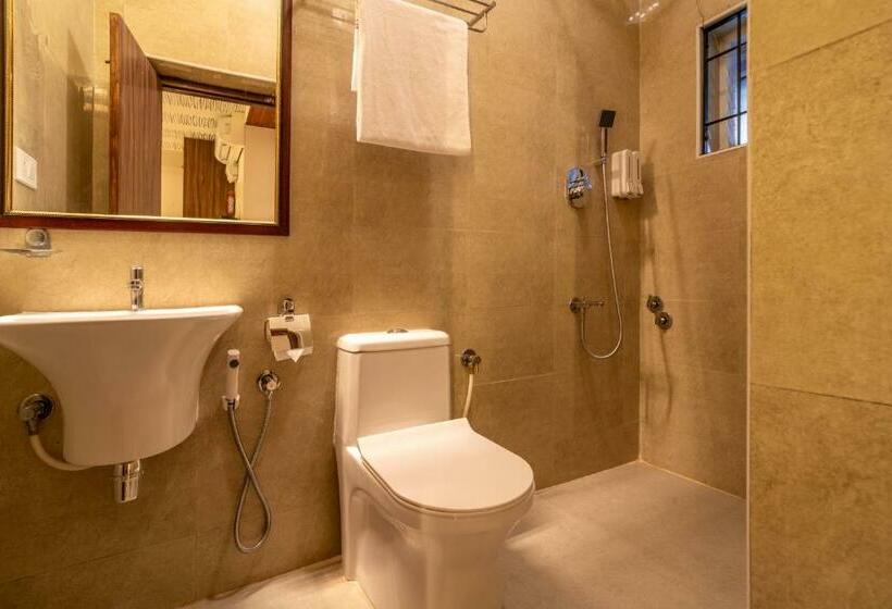 Четырехместный Номер Economy, The Venue By Seasons Suites @ Yelahanka