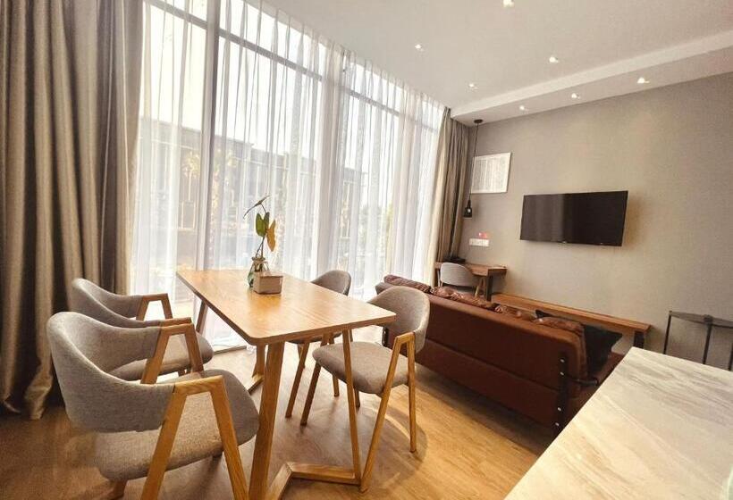 行政套房, Oxy Suites 1 01 At Shop House Meisterstadt Pollux Habibie