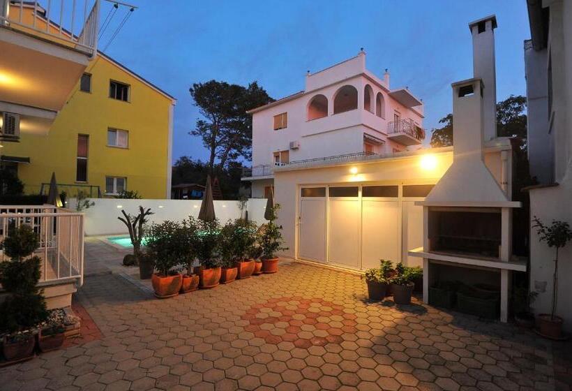 آپارتمان 2 خوابه, Apartments Batur