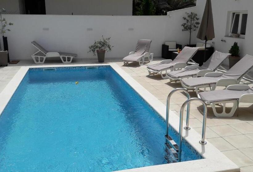 آپارتمان 2 خوابه, Apartments Batur