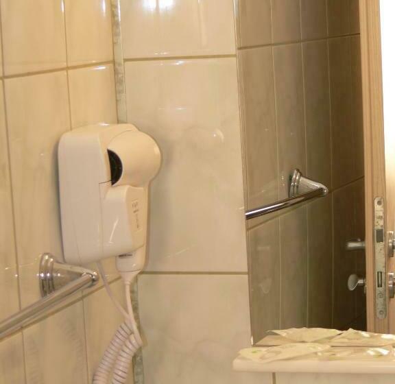 غرفة قياسية مزوَّدة بشُرفة, & Medspa Siret