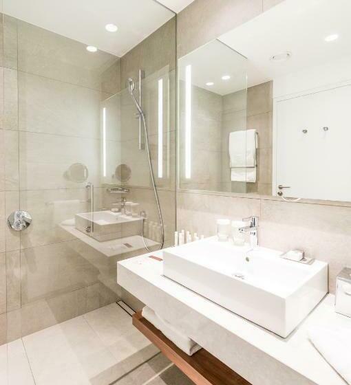 带大床的行政房间, Doubletree By Hilton Hotel Wroclaw