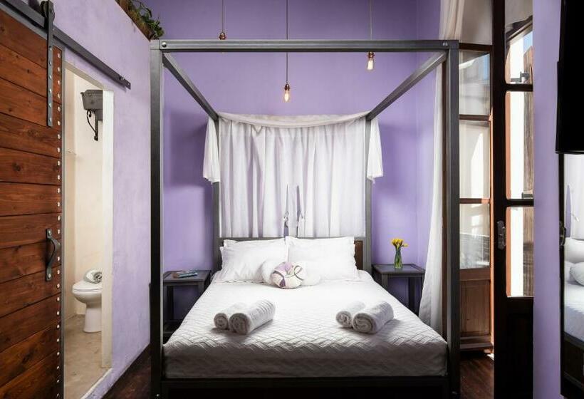 Полулюкс с Балконом, Favela Living Space