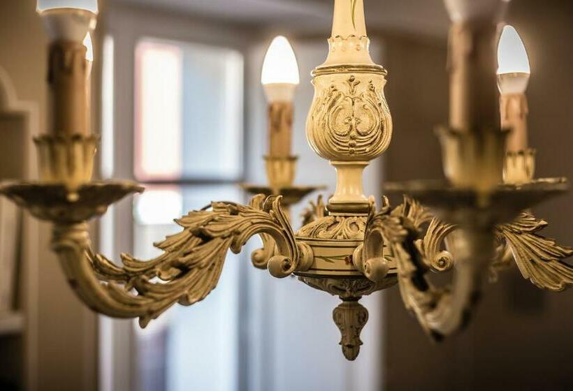 سوئیت با بالکن, Palazzo Dessy