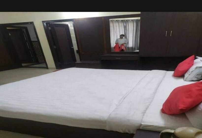 Трехместный Номер Классика, Oyo Hotel Royal Berry