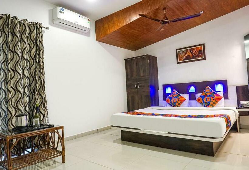 Номер Deluxe, Fabhotel Prime Meera Vatika   Nr Veena Lake