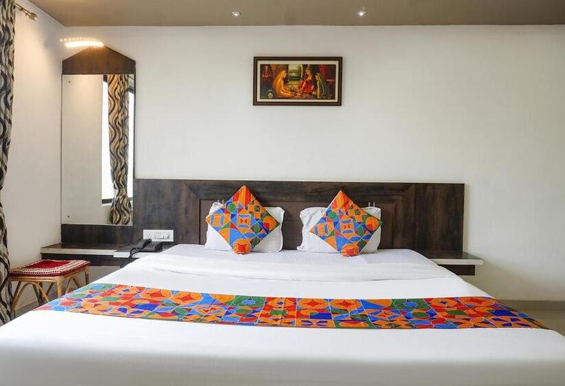 Номер Deluxe, Fabhotel Prime Meera Vatika   Nr Veena Lake