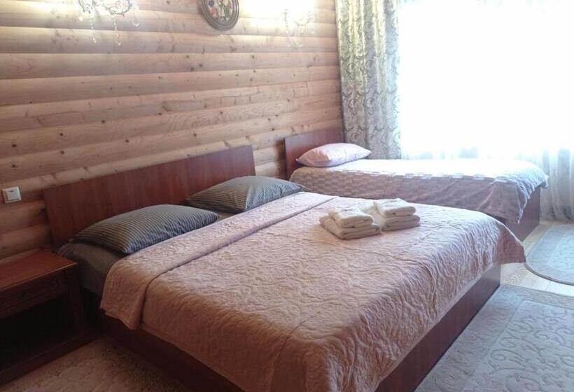 Трехместный Номер Классика, затишний готель едем