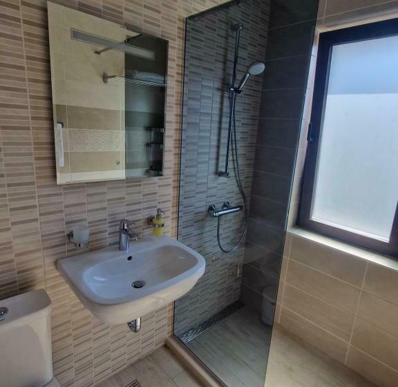 شقة غرفة واحدة, Flowers Apartments