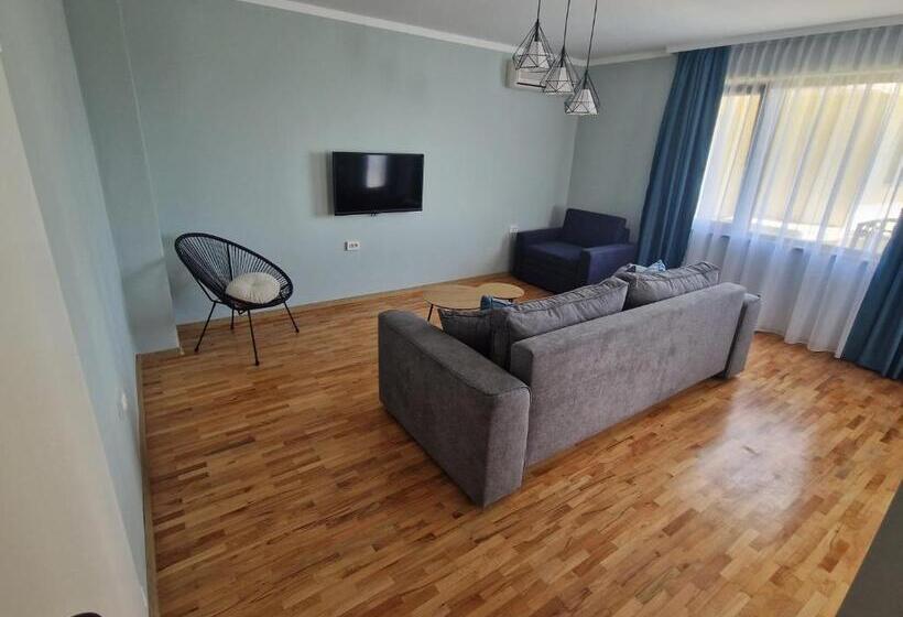 شقة غرفة واحدة, Flowers Apartments