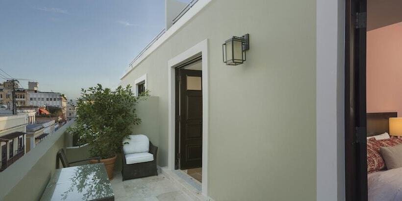 Suite with Terrace, Decanter
