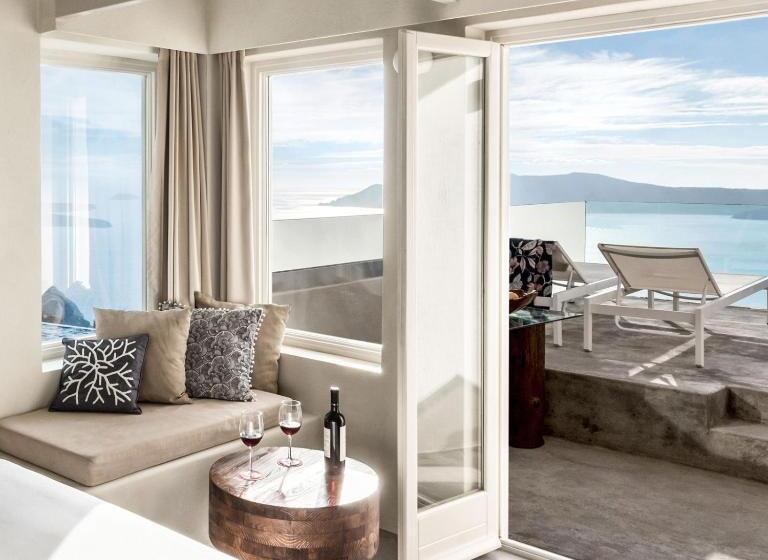 Представительский люкс с видом, West East Suites
