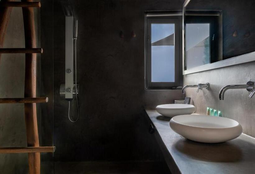 Deluxe люкс с видом, West East Suites