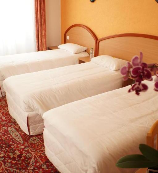 Номер Стандарт Трехместный, Logis Hôtel Du Commerce